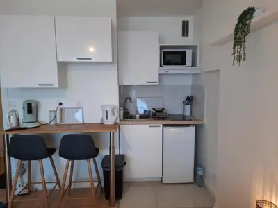 Cuisine ou kitchenette dans l'établissement Le levant - avec loggia - à 20m de la plage