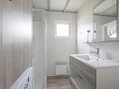 Salle de bains dans l'établissement Comfort in Grandcamp-Maisy