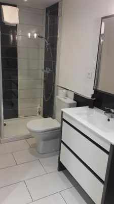 Salle de bains dans l'établissement STUDIO PROCHE DE LA MER