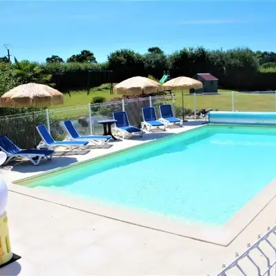 Maison accueillante à Néhou avec piscine partagée