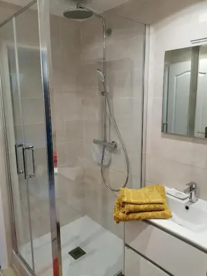 Salle de bains dans l'établissement Le Torcopel