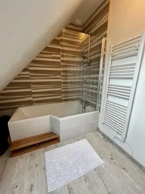 Plan de l'établissement Maison 3 ch vue sur mer confortable lumineuse belle terrasse grand jardin 10 mn à pied de la plage - proche supérette et Omaha Beach