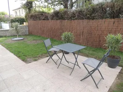 Jardin de l'établissement Appartement entre terre et baie