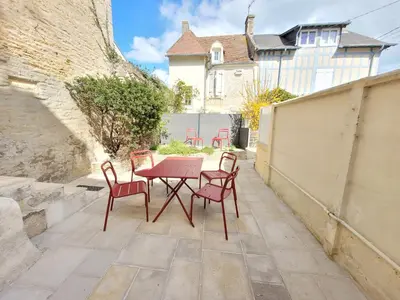 Balcon ou terrasse dans l'établissement Maison de pêcheur charmante et atypique en pierre, 1 min de marche de la mer