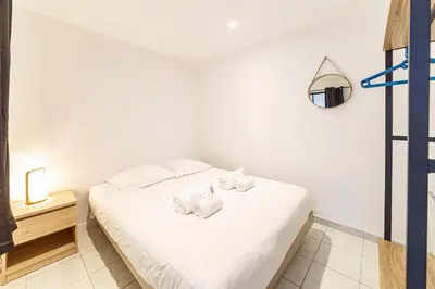 Un ou plusieurs lits dans un hébergement de l'établissement Le Carnot's - Wifi - Centre Cancale