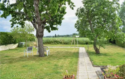 Jardin de l'établissement Pet Friendly Home In Marcey-Les-Grèves