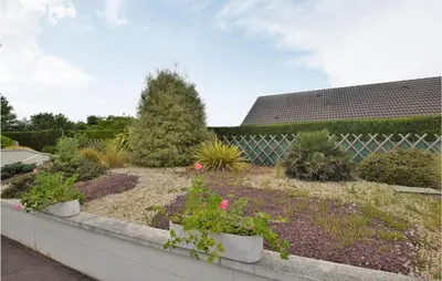 Jardin de l'établissement Pet Friendly Home In Marcey-Les-Grèves