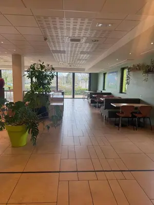Restaurant ou autre lieu de restauration dans l'établissement ibis Styles Flers
