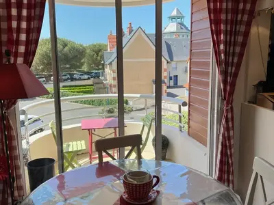 Plan de l'établissement Élégant 2P à Dives-sur-Mer : Terrasse, Proche Plage et Port - FR-1-487-339