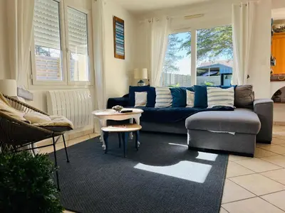 Coin salon dans l'établissement Le 4 Maison de charme proche de la plage wifi