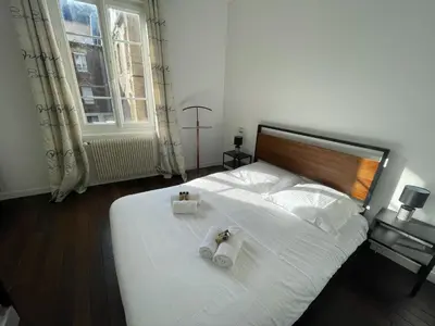 Un ou plusieurs lits dans un hébergement de l'établissement Charmante maison front de mer et centre ville