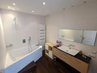Salle de bains dans l'établissement Charmante maison front de mer et centre ville