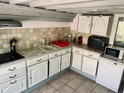 Cuisine ou kitchenette dans l'établissement Gite nadège à l Ombre d'une Tour
