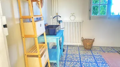 Cuisine ou kitchenette dans l'établissement DOMFRONT-BNB : CHIC & CONFORT
