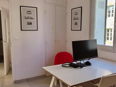 Télévision ou salle de divertissement dans l'établissement La Triolette, maison chaleureuse, indépendante et refaite à neuf dans le Vieux Coutainville, tourisme ou télétravail