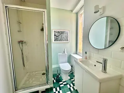 Salle de bains dans l'établissement La courette, maison avec cour proche plage