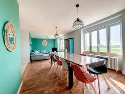 Coin salon dans l'établissement Au Mont Chez Vous #Jacuzzi et Vue Mont-St-Michel#