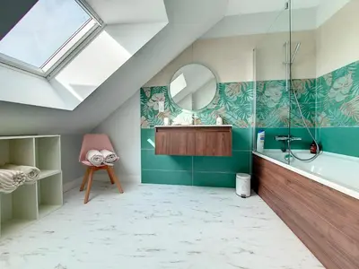 Salle de bains dans l'établissement Au Mont Chez Vous #Jacuzzi et Vue Mont-St-Michel#