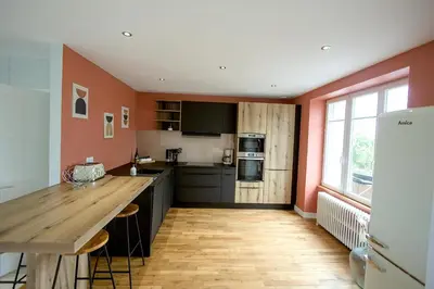 Cuisine ou kitchenette dans l'établissement Au Mont Chez Vous #Jacuzzi et Vue Mont-St-Michel#