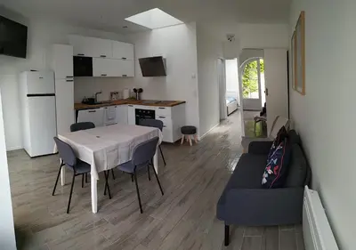 Cuisine ou kitchenette dans l'établissement Charmant et lumineux logement, au cœur de Cabourg