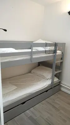 Un ou plusieurs lits dans un hébergement de l'établissement Charmant et lumineux logement, au cœur de Cabourg