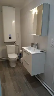 Salle de bains dans l'établissement Charmant et lumineux logement, au cœur de Cabourg