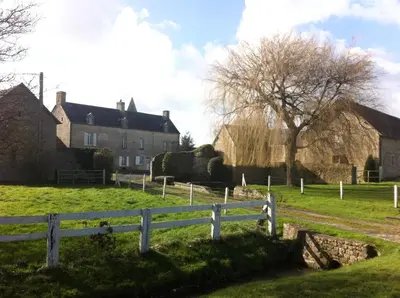 Jardin de l'établissement Ferme fortifiée d Enguenard