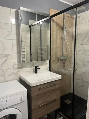 Salle de bains dans l'établissement Appartement 2 pièces à Cabourg