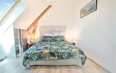 Un ou plusieurs lits dans un hébergement de l'établissement 3 Bedroom Stunning Home In Créances