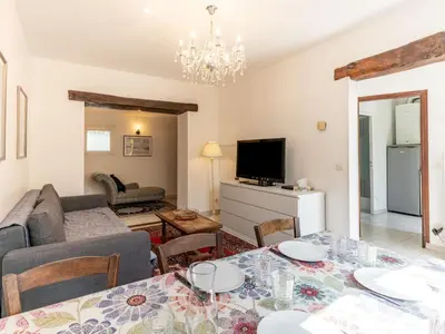 Télévision ou salle de divertissement dans l'établissement Holiday Home Le Mimosa Normand by Interhome