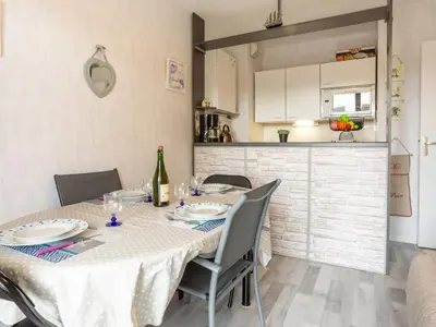 Cuisine ou kitchenette dans l'établissement Apartment Fleur Marine-31 by Interhome