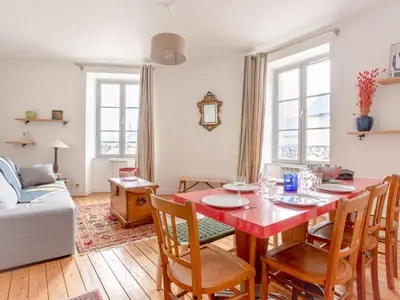 Coin salon dans l'établissement Apartment La Cancalaise by Interhome