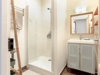 Salle de bains dans l'établissement Apartment La Cancalaise by Interhome