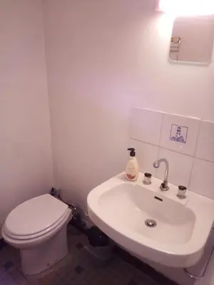 Salle de bains dans l'établissement Lenard Charles Bed & Breakfast