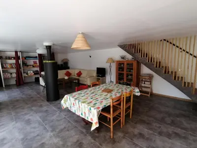 Plan de l'établissement Maison renovee en pierres séjour spacieux avec jardin et terrasse aménagée près Omaha beach & Bayeux à 5mn de la mer tous commerces