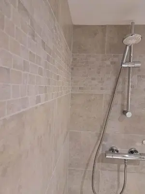 Salle de bains dans l'établissement Gite des falaises de Longues 8personnes