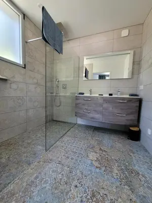 Salle de bains dans l'établissement LE LAVOIR Classé 5***** BAYEUX Centre 9 Personnes