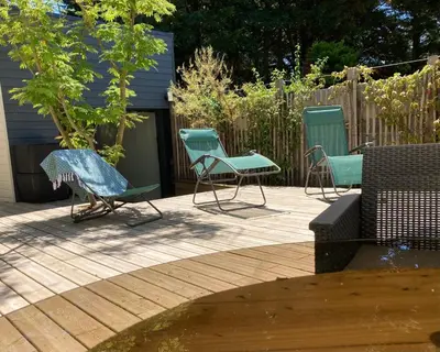 Jardin de l'établissement Villa La Luciole Piscine interieure