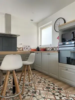 Cuisine ou kitchenette dans l'établissement Maison indépendante 