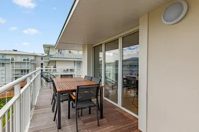 Balcon ou terrasse dans l'établissement Superbe appartement neuf avec un grand balcon - Cabourg - Welkeys