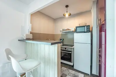 Cuisine ou kitchenette dans l'établissement La Tortue Joyeuse - Appartement avec Loggia