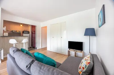 Télévision ou salle de divertissement dans l'établissement La Tortue Joyeuse - Appartement avec Loggia