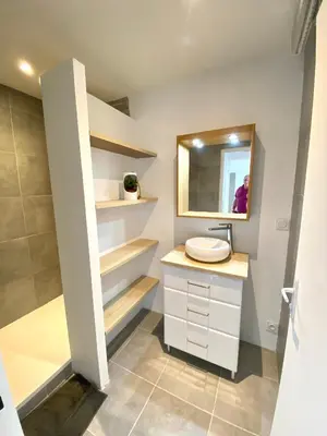 Salle de bains dans l'établissement Cabourg-la plage à vos pieds