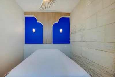 Un ou plusieurs lits dans un hébergement de l'établissement Villa Les Hirondelles - Appartement avec Jardin Front de mer