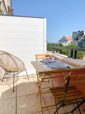Balcon ou terrasse dans l'établissement Duplex 2 pièces Port Cabourg - 2 à 4 personnes - Terrasse - Vue Port - Proche Plage