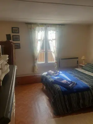 Un ou plusieurs lits dans un hébergement de l'établissement Saint Cyr du Bailleul - Maison