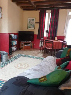 Coin salon dans l'établissement Saint Cyr du Bailleul - Maison