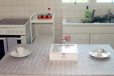 Cuisine ou kitchenette dans l'établissement Maison calme et idéalement placée caen/st contest