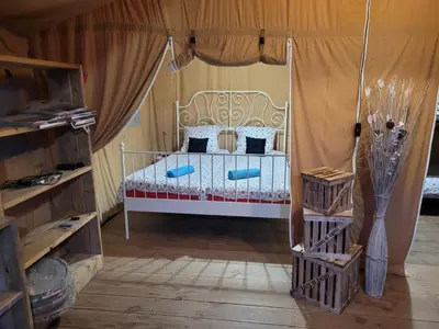 Un ou plusieurs lits dans un hébergement de l'établissement Tente Lodge Safari