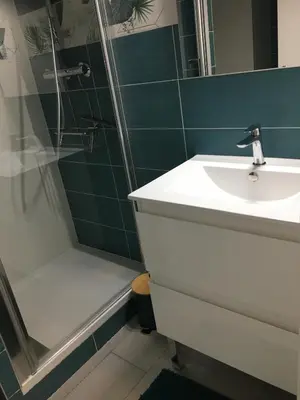 Salle de bains dans l'établissement A 50m de la mer